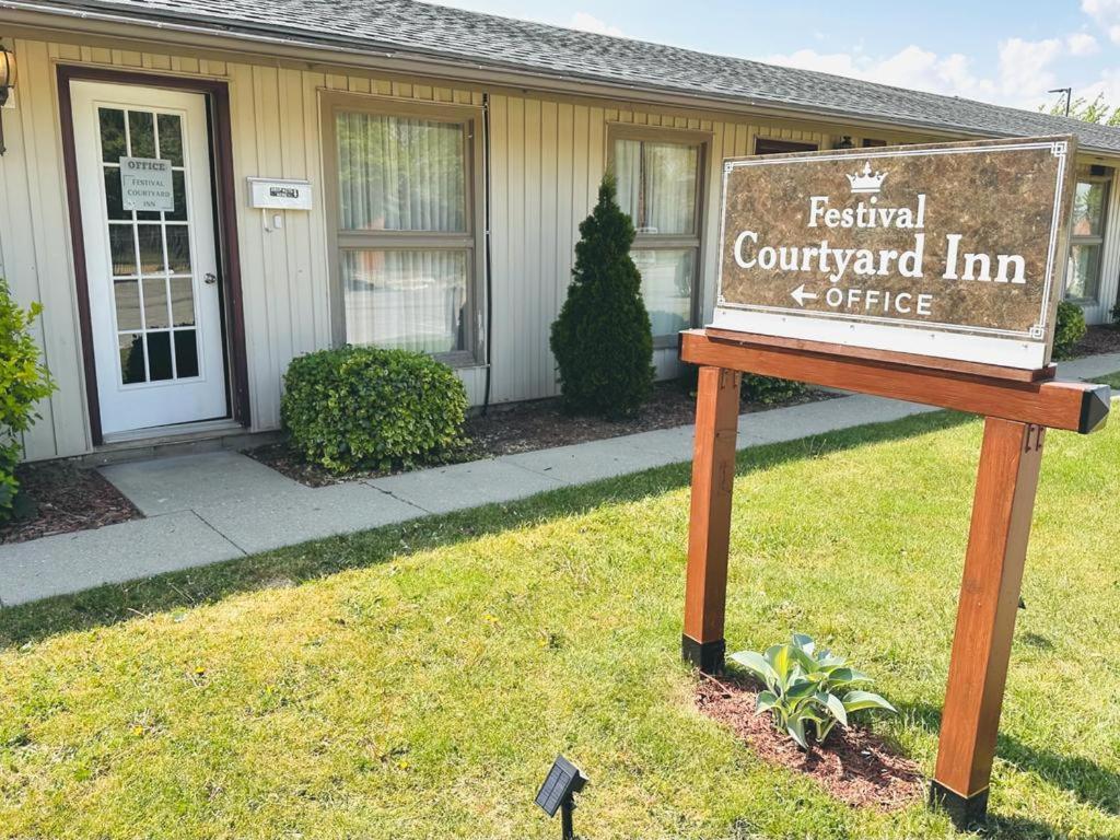 Festival Courtyard Inn Stratford Exterior foto